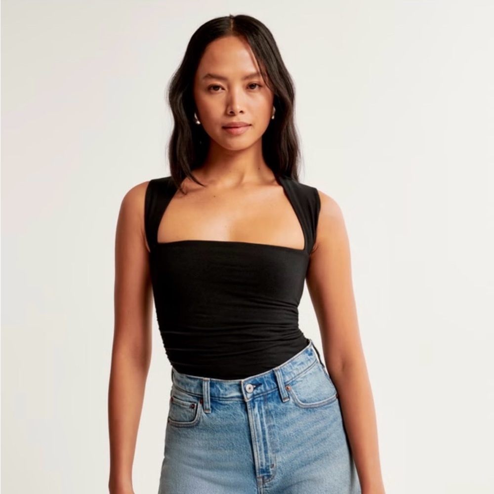 Abercrombie & Fitch The A&F Ava Top in black